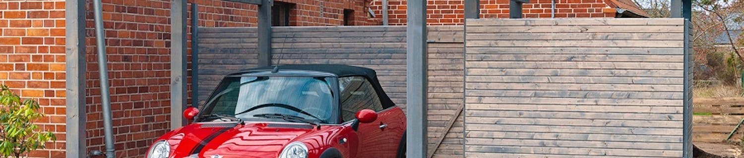 Carport med integreret skur